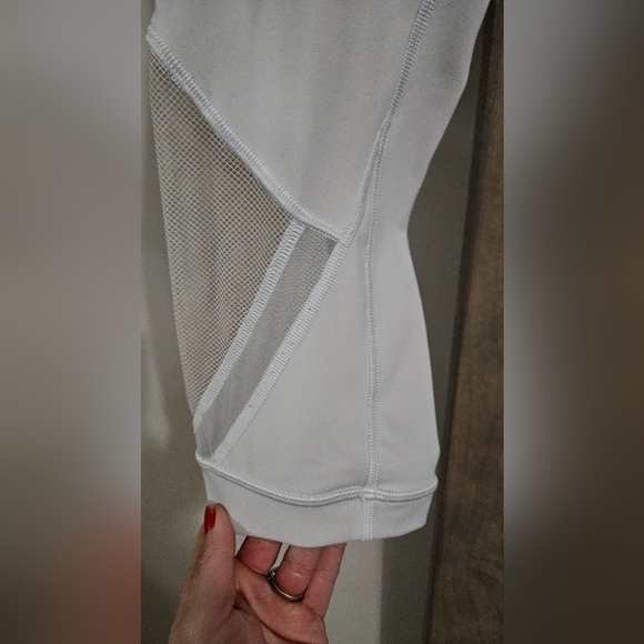 LULULEMON Forget The Sweat Crop. 21 inch. White. Size 6 - Picture 7 of 13